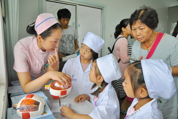 专家教小医生眼保健知识2.JPG